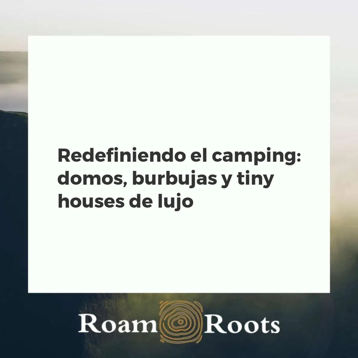Domos, burbujas y tiny houses de lujo en un complejo glamping nocturno bajo un cielo estrellado