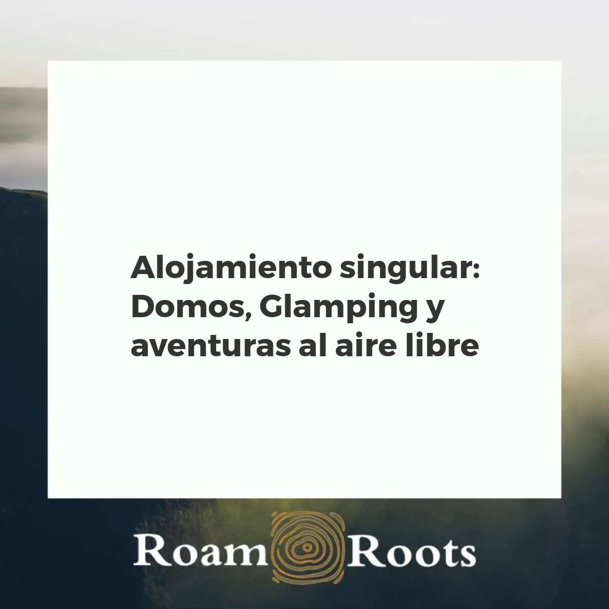 Domo geodésico y tienda glamping de lujo en paisaje montañoso con cielo estrellado, fuego de campamento y gente disfrutando.