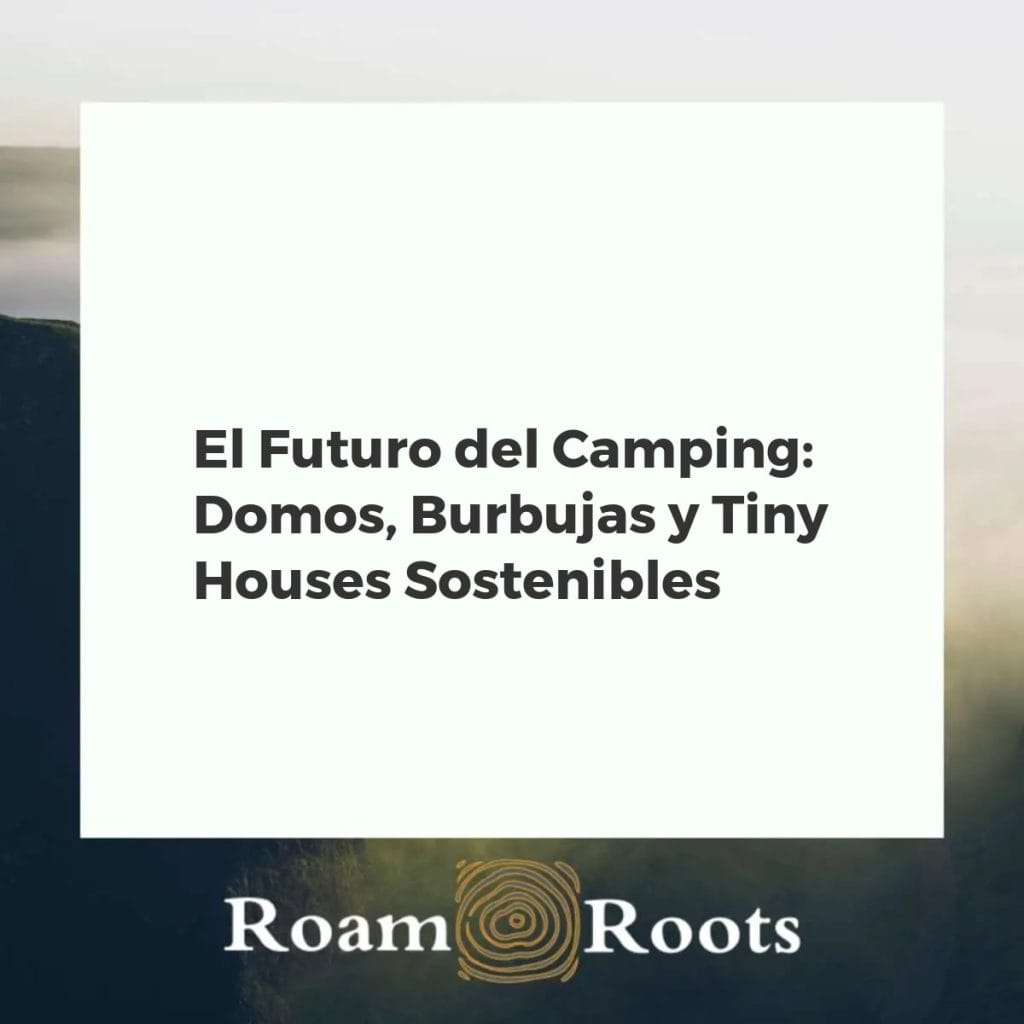 Campamento futurista con domos geodésicos, burbujas transparentes y tiny houses ecológicas entre árboles y montañas